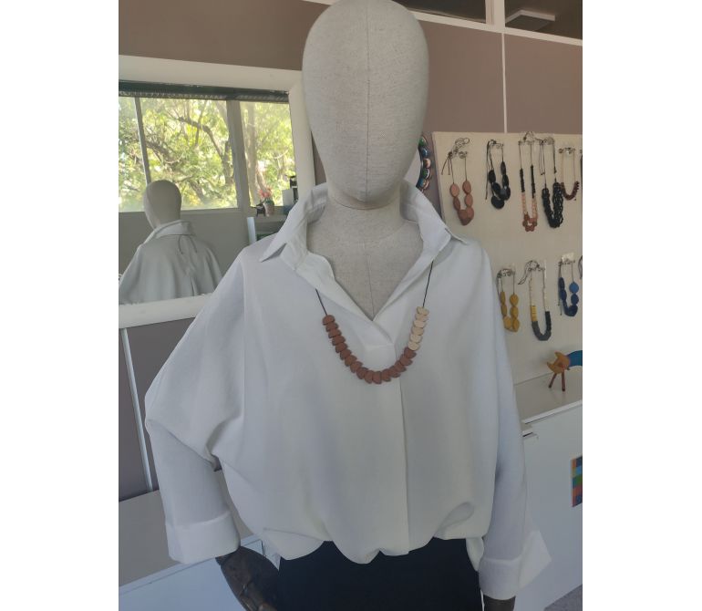 Collar con semicirculos de madera