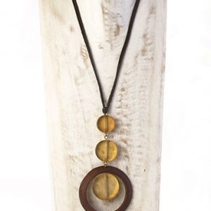  Collar con piezas de madera y resina. COLLARES DE MADERA, PIEDRAS Y RESINA PARA MUJERES