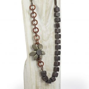  Collar con flor WOOD, STONE AND RESIN NECKLACES FOR WOMEN