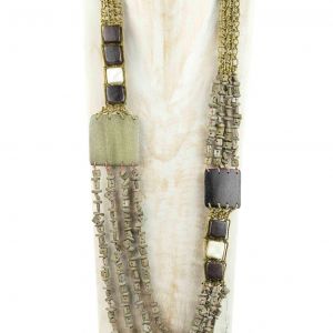  Collar multiple con cudrados WOOD, STONE AND RESIN NECKLACES FOR WOMEN