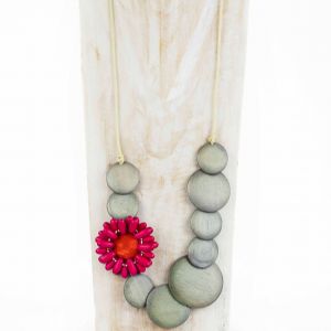  Collar con discos y flor WOOD, STONE AND RESIN NECKLACES FOR WOMEN