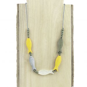  Collar corto con cinco peces COLLANE DI LEGNO