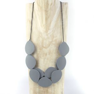 Foto principal Collar de diseño con pastillas ovales de madera