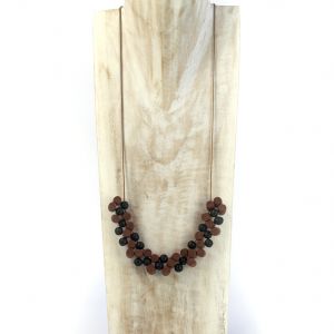  Collar con cilindros y bolas de madera WOOD, STONE AND RESIN NECKLACES FOR WOMEN