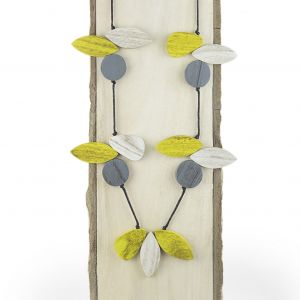  Collar petalos WOOD, STONE AND RESIN NECKLACES FOR WOMEN